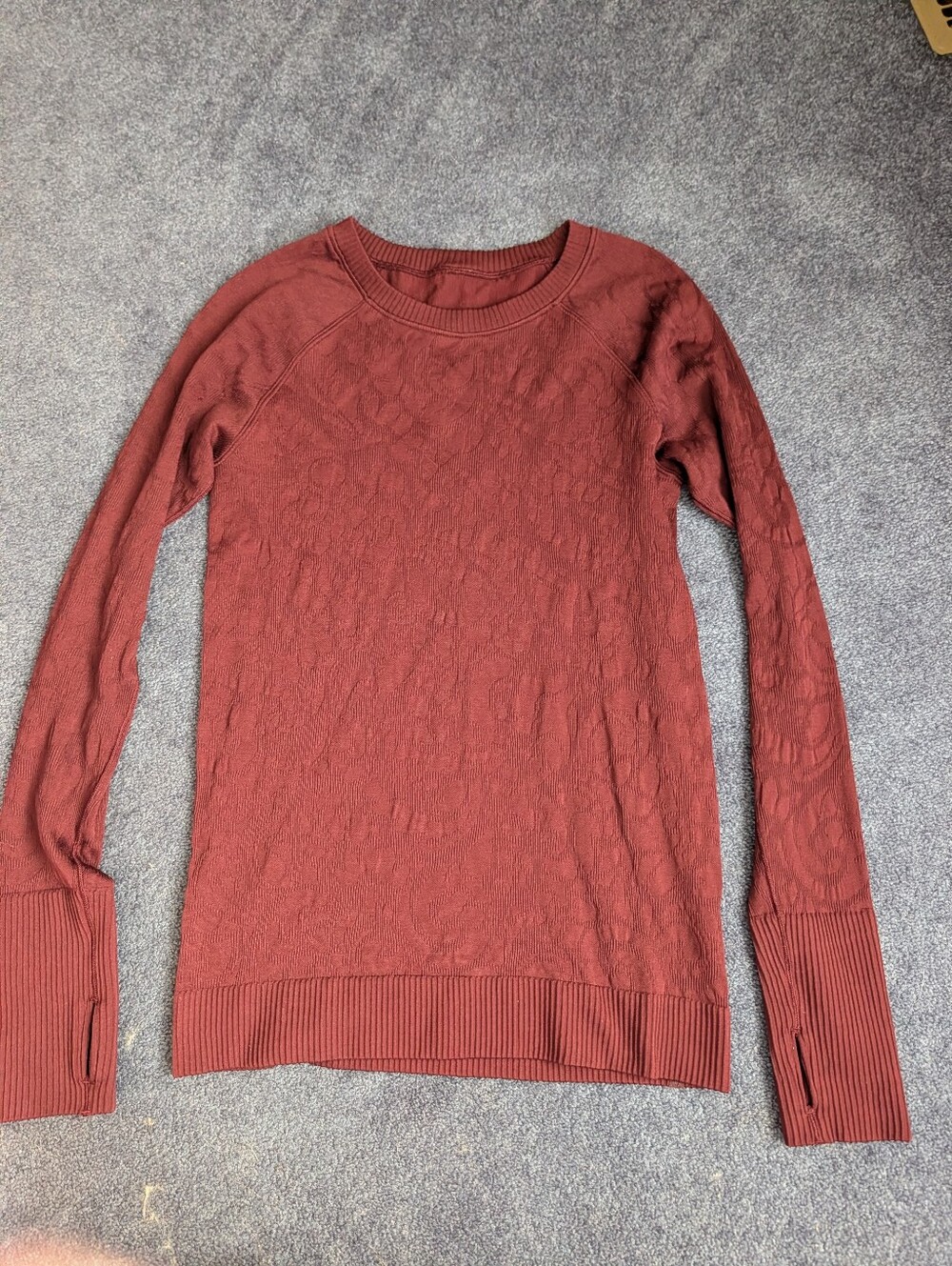 Lululemon Women's Long sleeve Top Floral Patterned Textured Rest Less Maroon